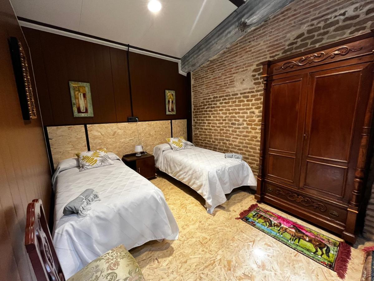 Casa Ruina Guest House Nava del Rey Exterior photo