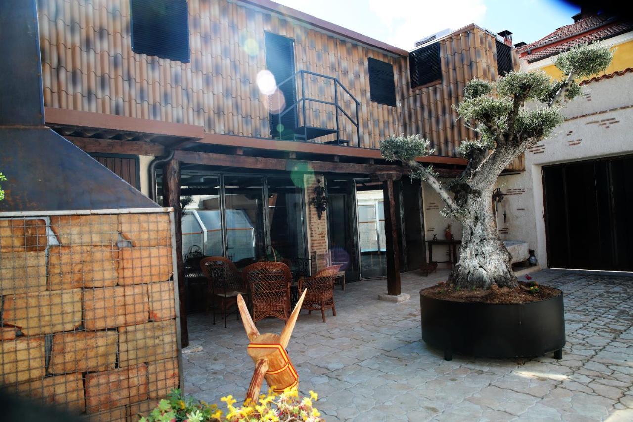 Casa Ruina Guest House Nava del Rey Exterior photo