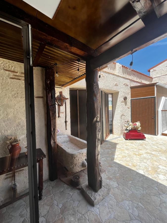 Casa Ruina Guest House Nava del Rey Exterior photo